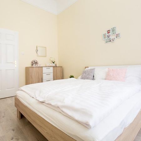 Bpm: Dob70 Classic Apartment In Downtown Будапеща Стая снимка