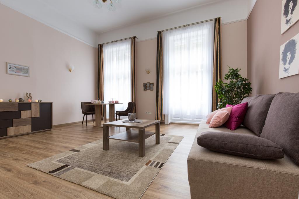 Bpm: Dob70 Classic Apartment In Downtown Будапеща Стая снимка