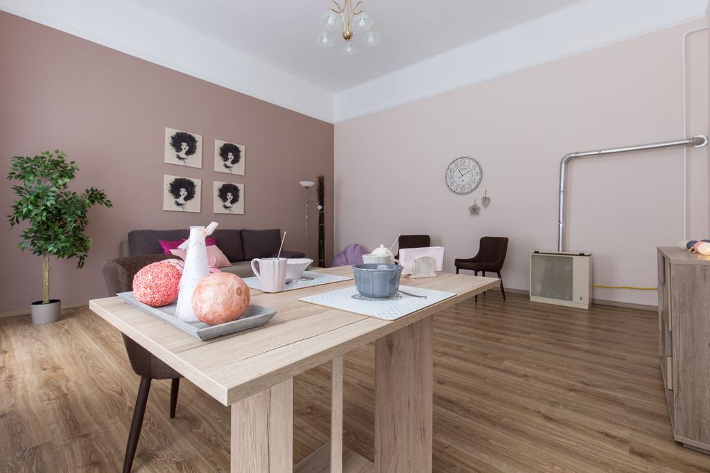Bpm: Dob70 Classic Apartment In Downtown Будапеща Стая снимка