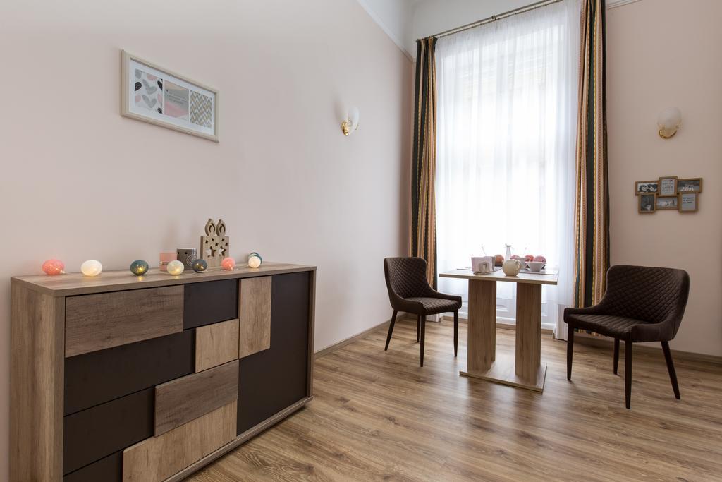 Bpm: Dob70 Classic Apartment In Downtown Будапеща Стая снимка