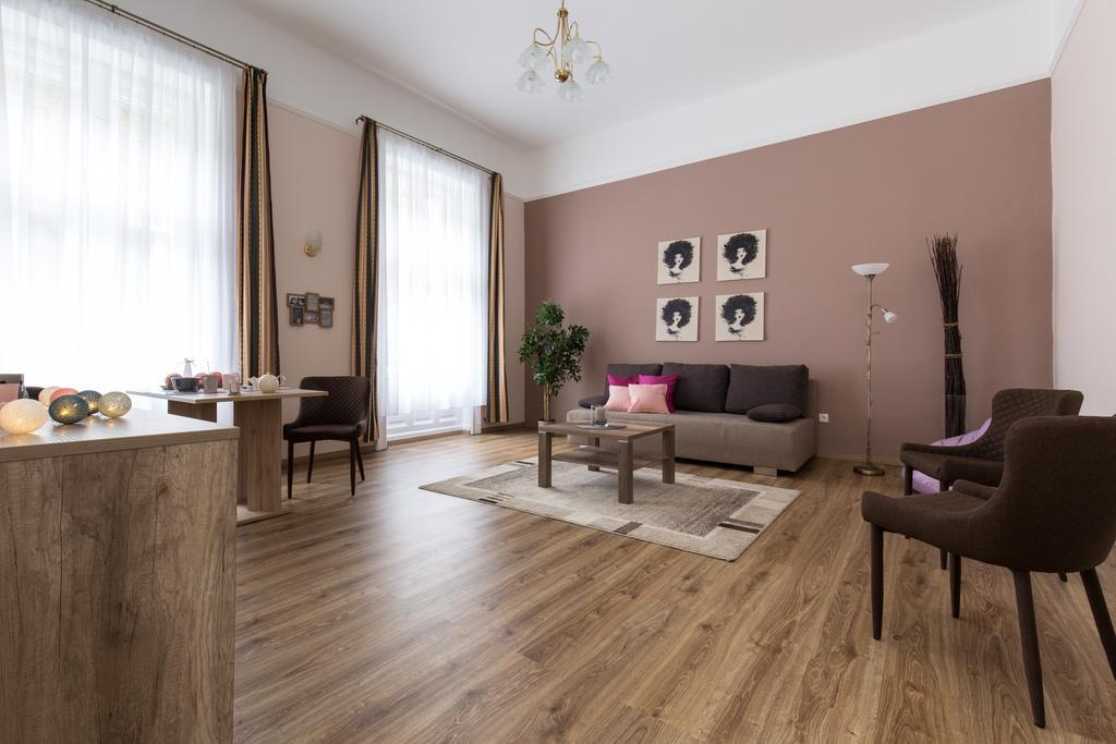 Bpm: Dob70 Classic Apartment In Downtown Будапеща Стая снимка