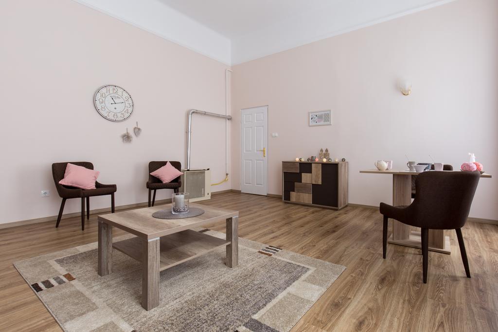 Bpm: Dob70 Classic Apartment In Downtown Будапеща Стая снимка