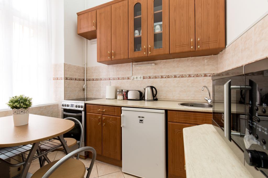 Bpm: Dob70 Classic Apartment In Downtown Будапеща Стая снимка