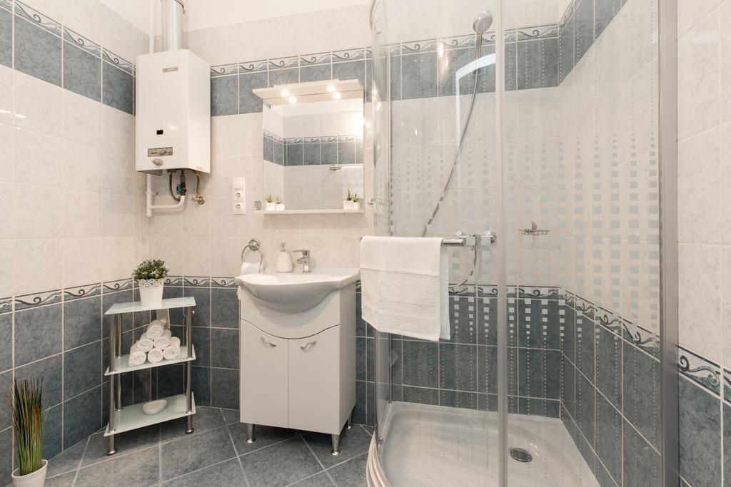Bpm: Dob70 Classic Apartment In Downtown Будапеща Стая снимка